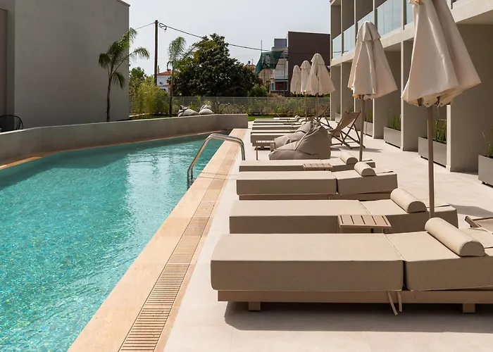 Thera Luxury Living ニキティ