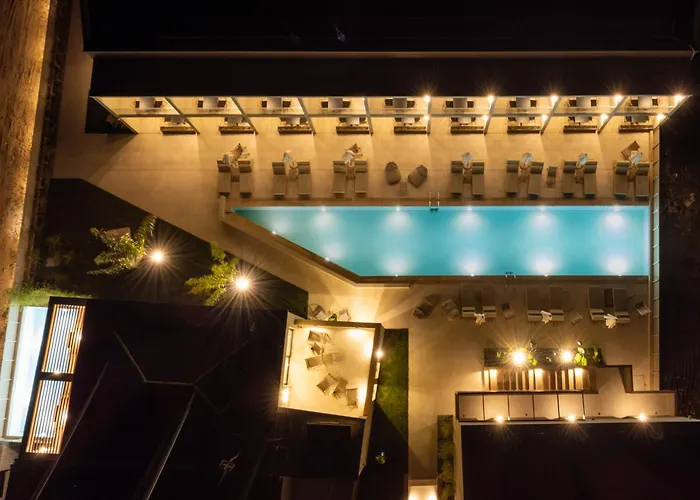 Thera Luxury Living ニキティ