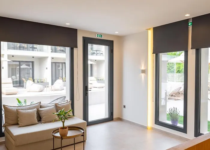 Thera Luxury Living 4*