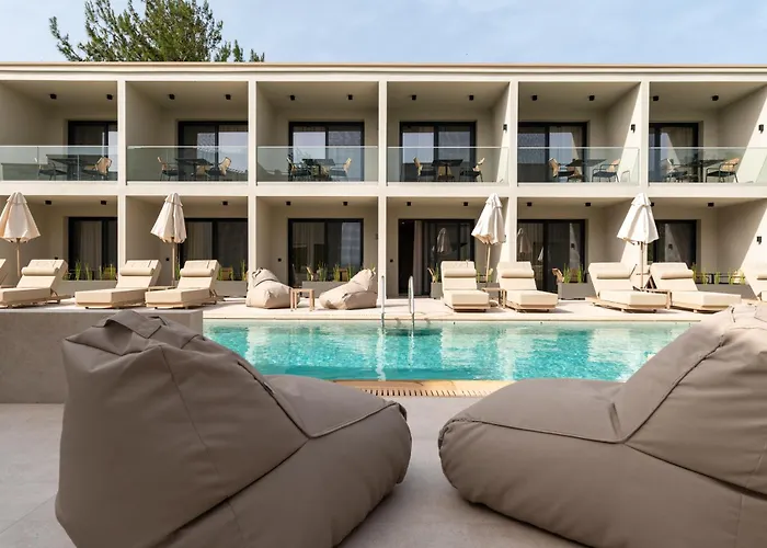 Thera Luxury Living 4*