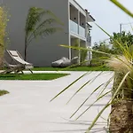 Thera Luxury Living Apart-hotel 4*