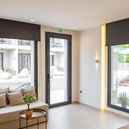 Thera Luxury Living 4*