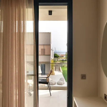 Thera Luxury Living 4* Νικήτη