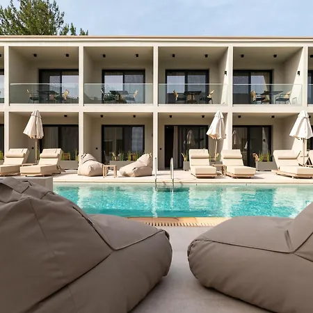 Thera Luxury Living 4*