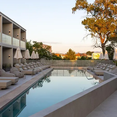 Ξενοδοχείο με διαμερίσματα Thera Luxury Living Νικήτη