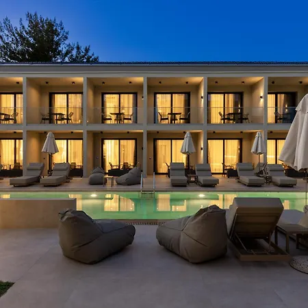 Thera Luxury Living 4*