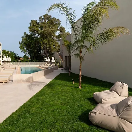 Thera Luxury Living 4*