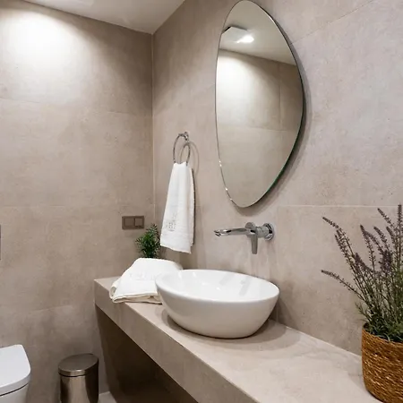 Ξενοδοχείο με διαμερίσματα Thera Luxury Living