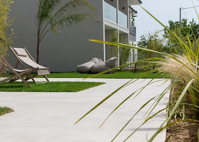 Thera Luxury Living Lägenhetshotell 4*