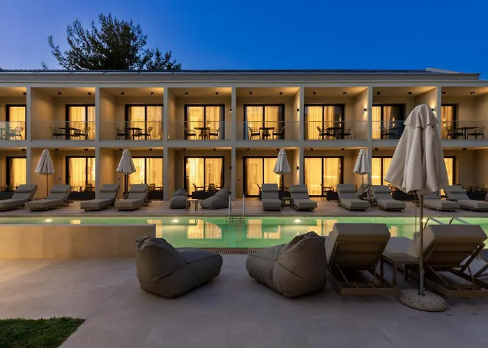 Thera Luxury Living 4*
