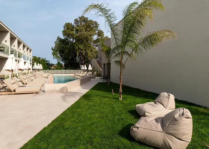Thera Luxury Living 4*